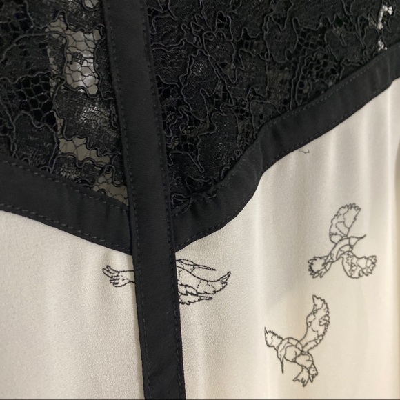 RW&CO | Sleeveless Blouse with Lace - Picture 3 of 7